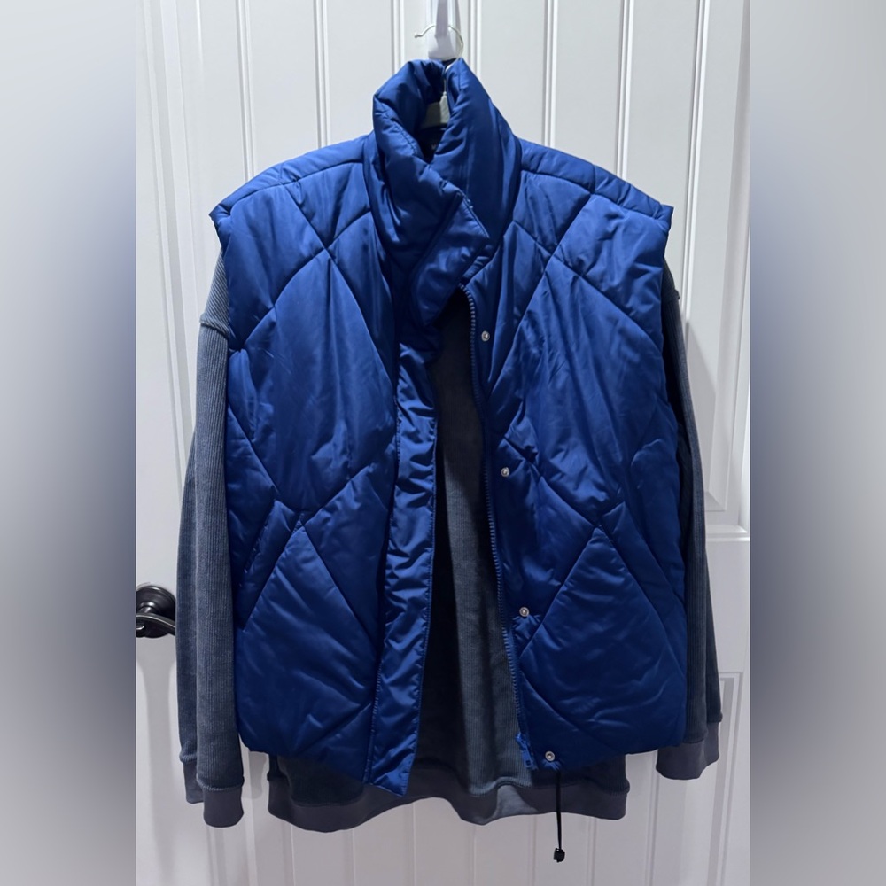 Long sleeves too and navy puffer vest large